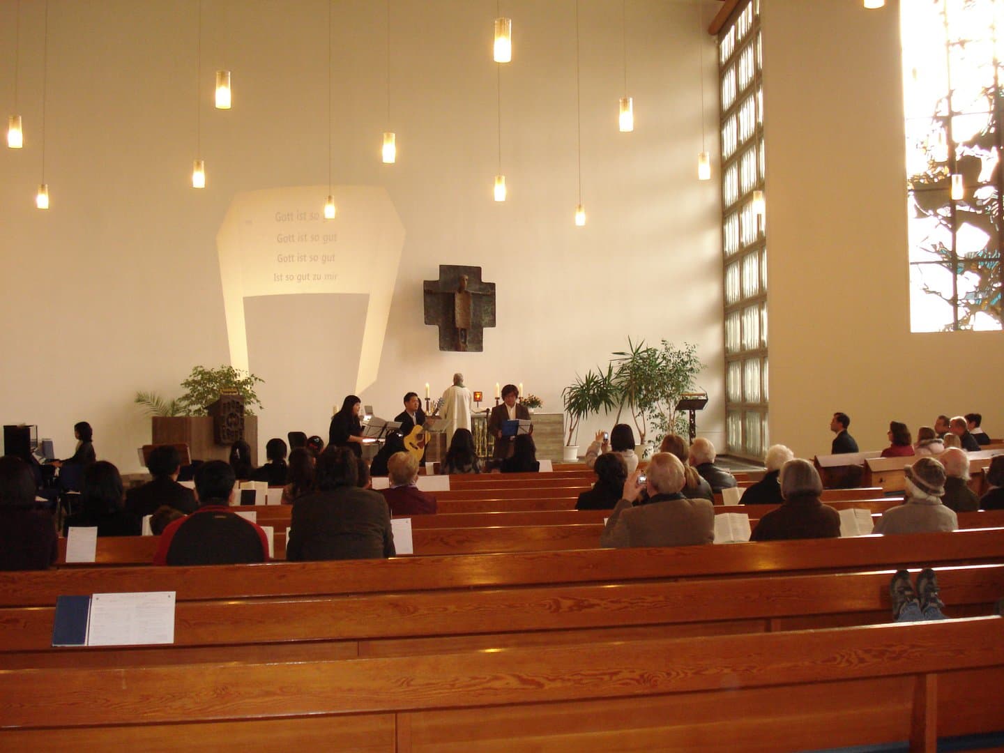 Ein gemeinsamer Gottesdienst mit der deutschen Gemeinde